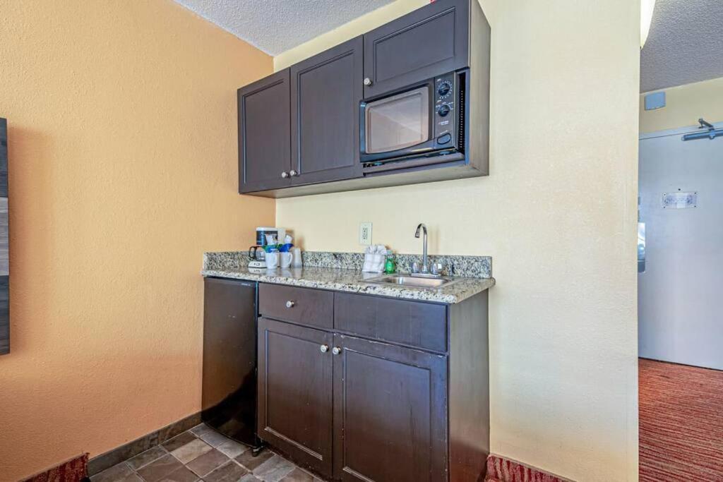 Remodeled Condo, Waterpark View At Landmark Resort Myrtle Beach Exterior photo